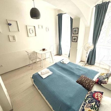 Prague Friendly Apartments In Прага Екстериор снимка