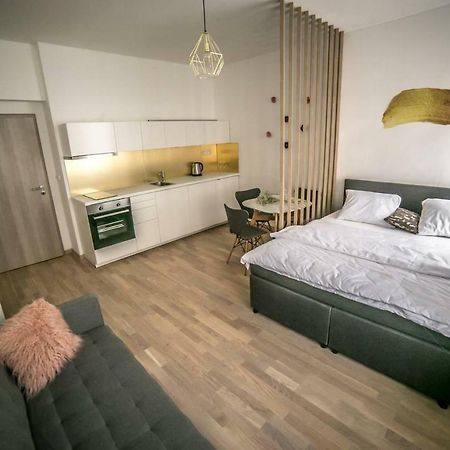 Prague Friendly Apartments In Прага Екстериор снимка