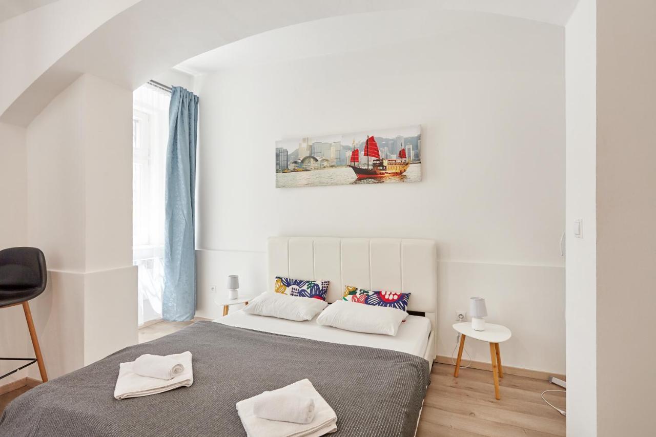 Prague Friendly Apartments In Прага Екстериор снимка