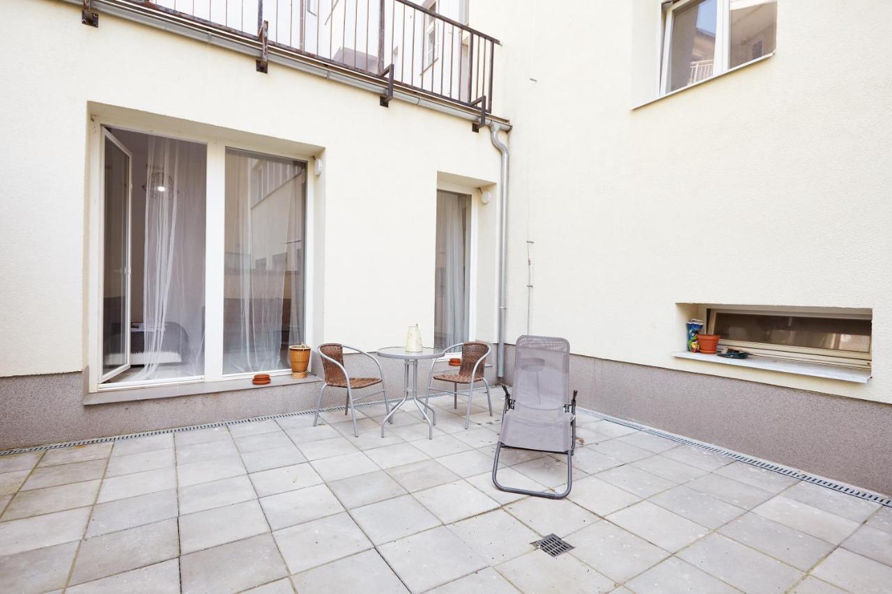 Prague Friendly Apartments In Прага Екстериор снимка