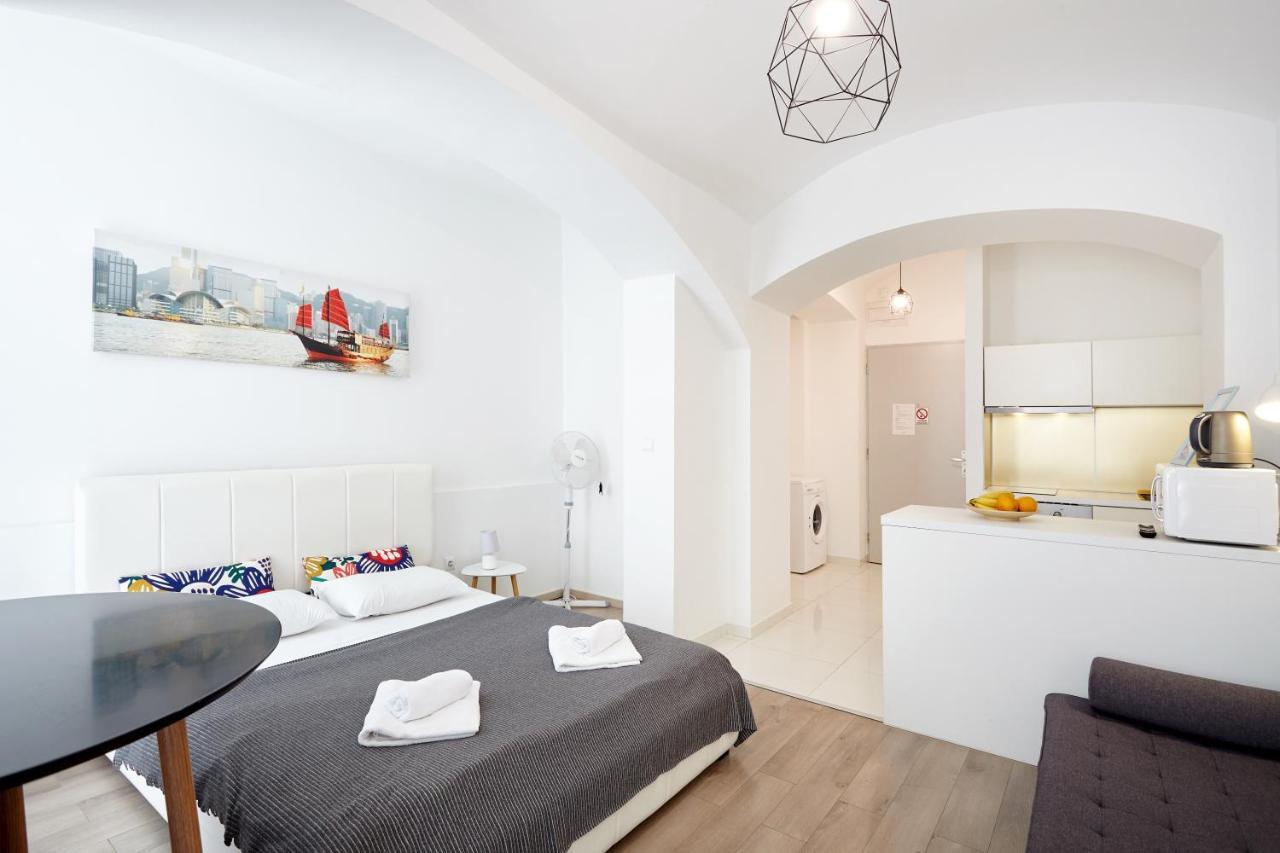 Prague Friendly Apartments In Прага Екстериор снимка
