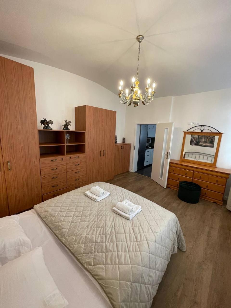 Prague Friendly Apartments In Прага Екстериор снимка