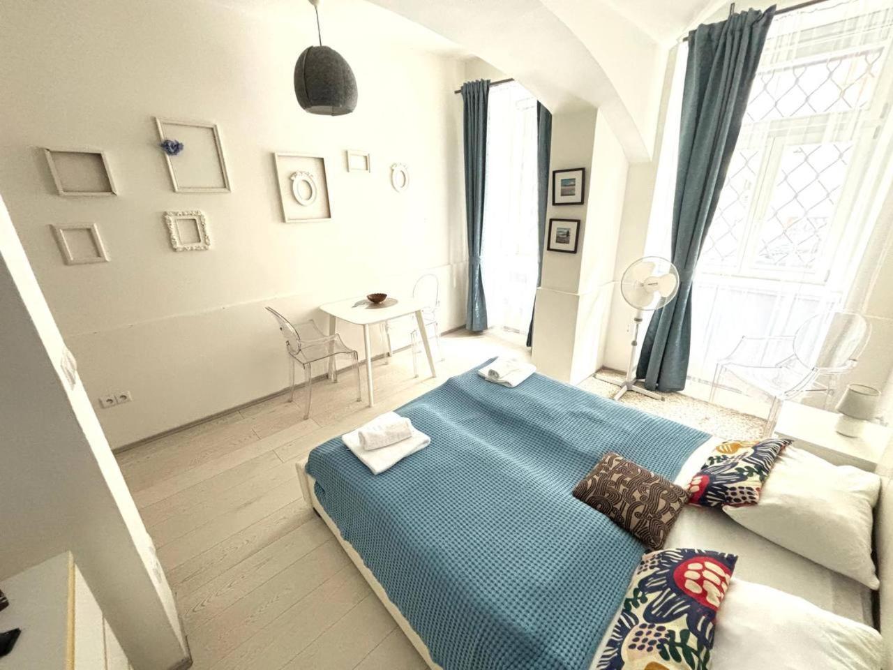 Prague Friendly Apartments In Прага Екстериор снимка
