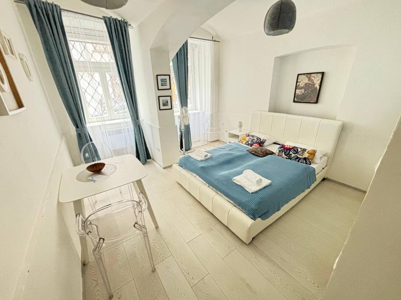 Prague Friendly Apartments In Прага Екстериор снимка
