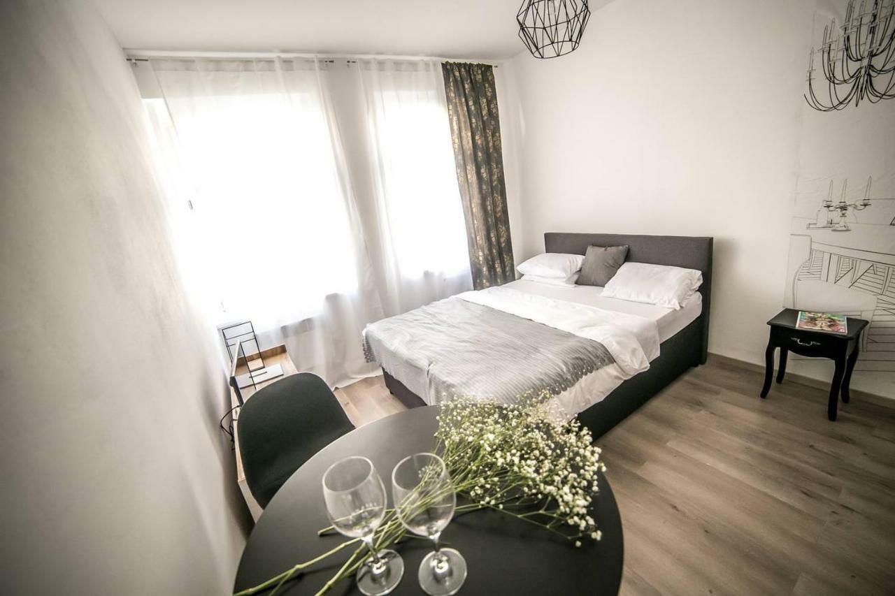 Prague Friendly Apartments In Прага Екстериор снимка