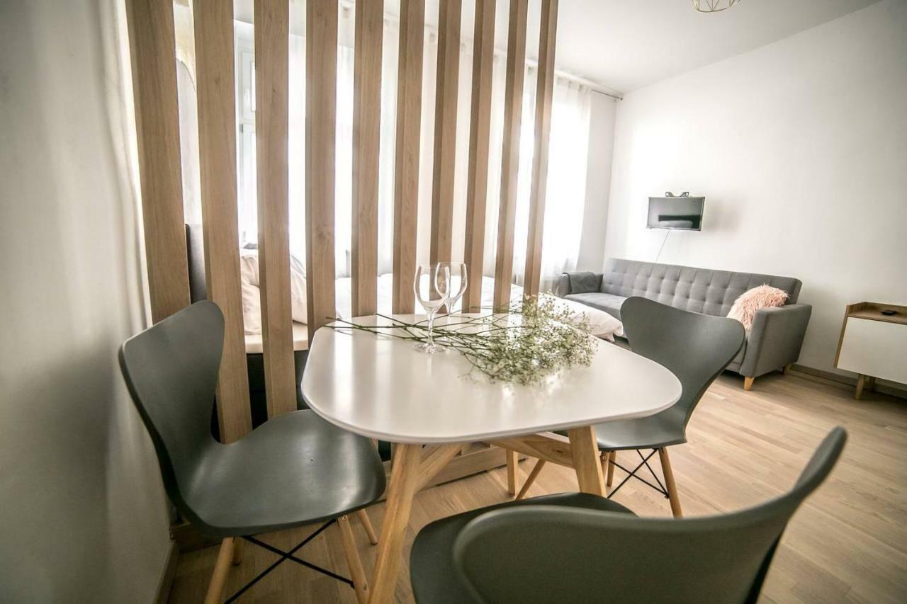 Prague Friendly Apartments In Прага Екстериор снимка
