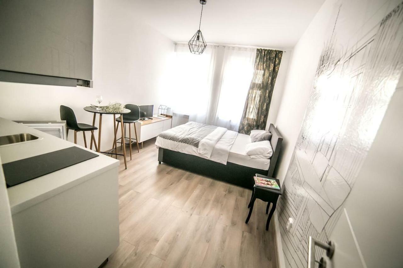 Prague Friendly Apartments In Прага Екстериор снимка