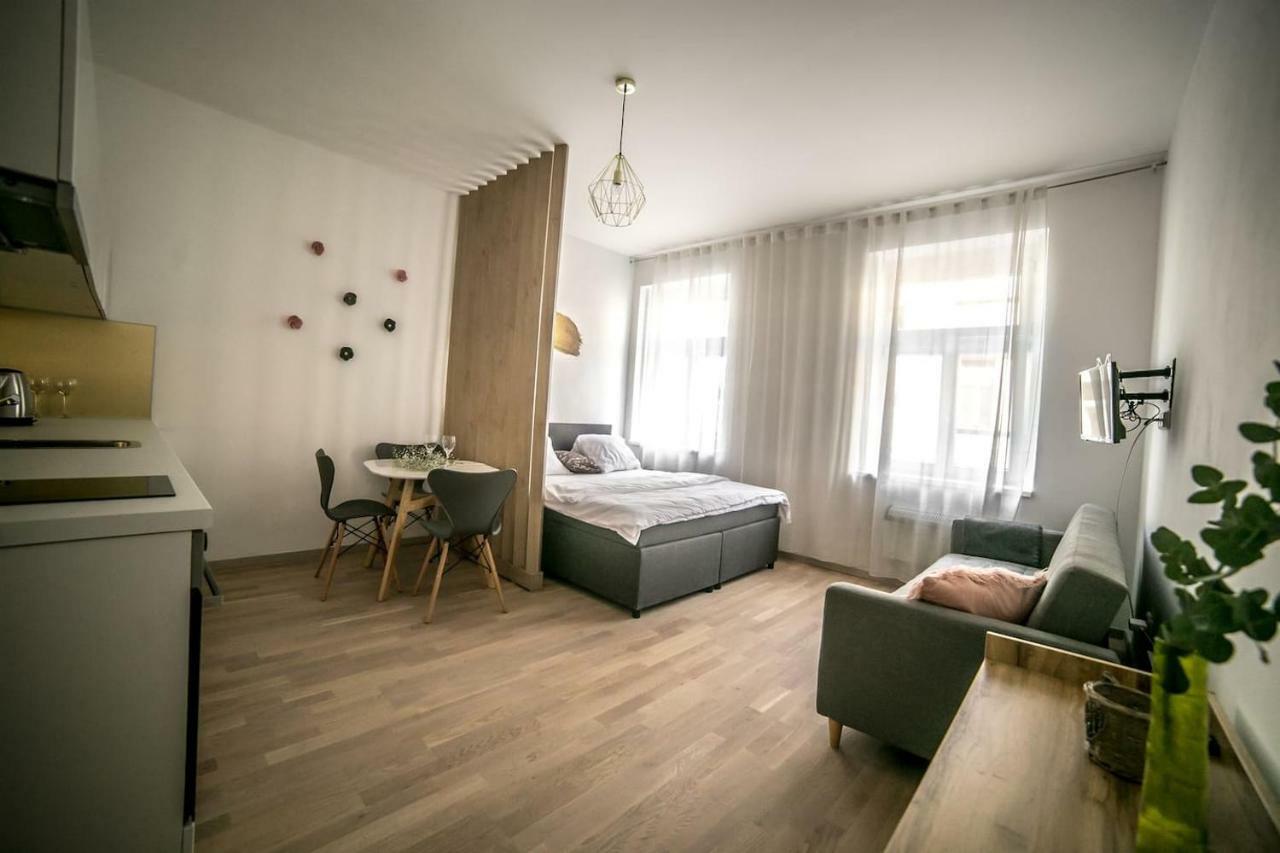 Prague Friendly Apartments In Прага Екстериор снимка