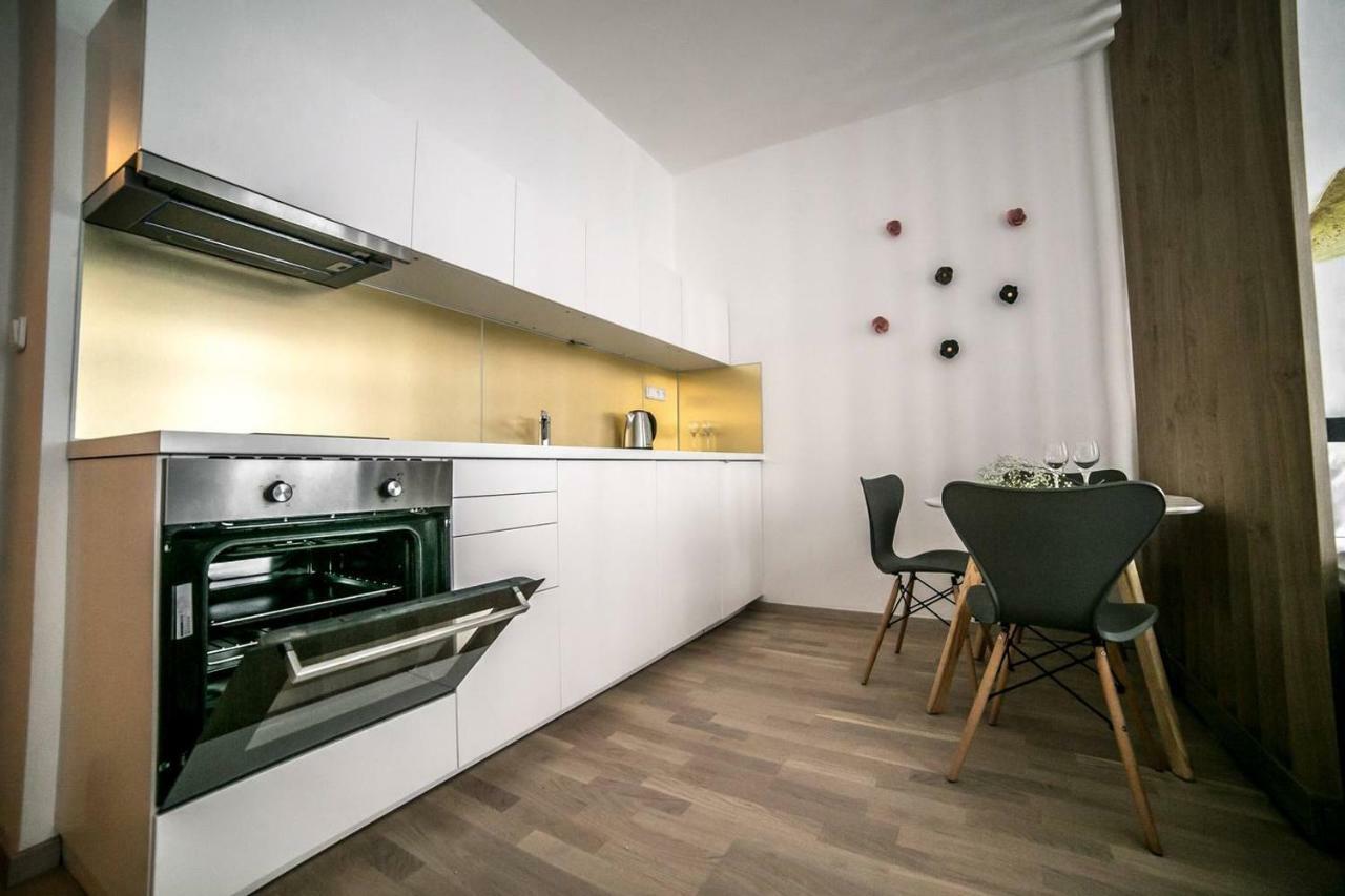 Prague Friendly Apartments In Прага Екстериор снимка